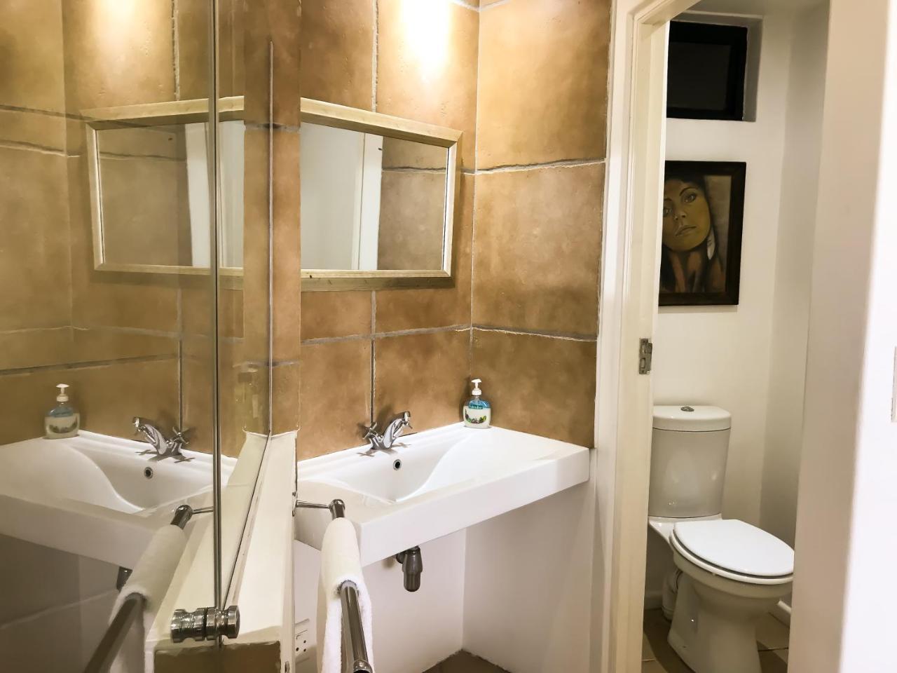 Cape View Accommodation เคปทาวน์ ภายนอก รูปภาพ
